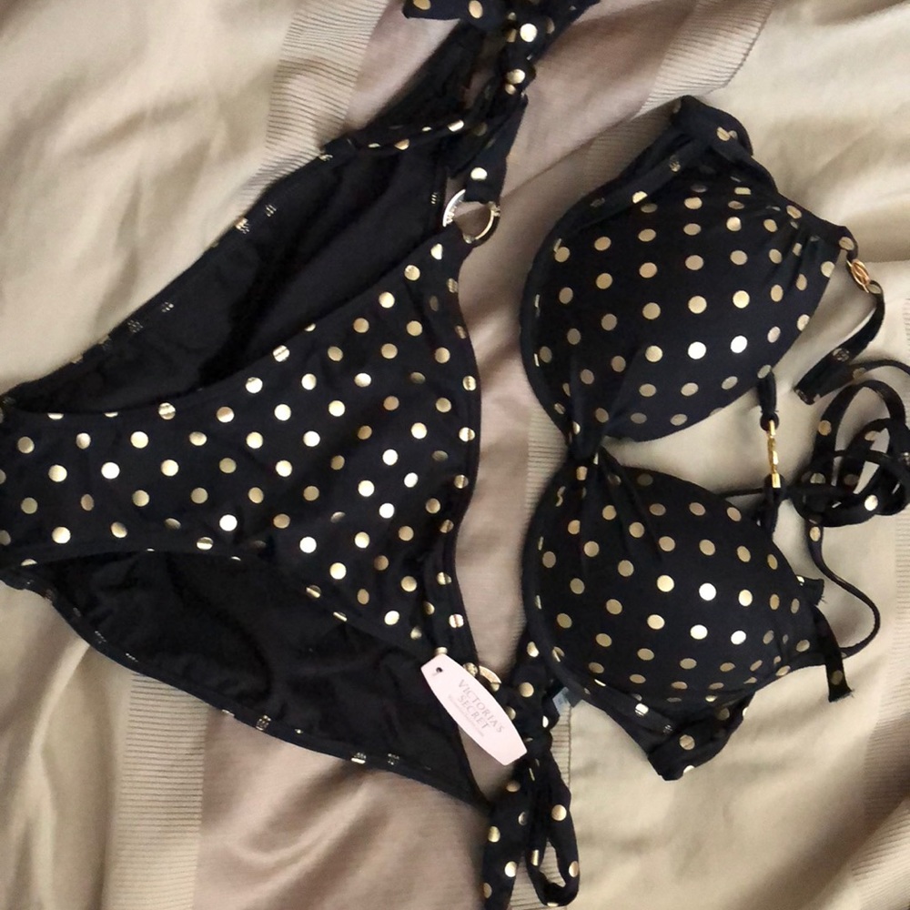 Victoria’s Secret bikini